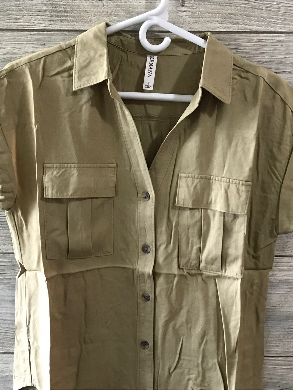 BN Zenana Sleeveless Lightweight Button Up - Picture 2 of 9
